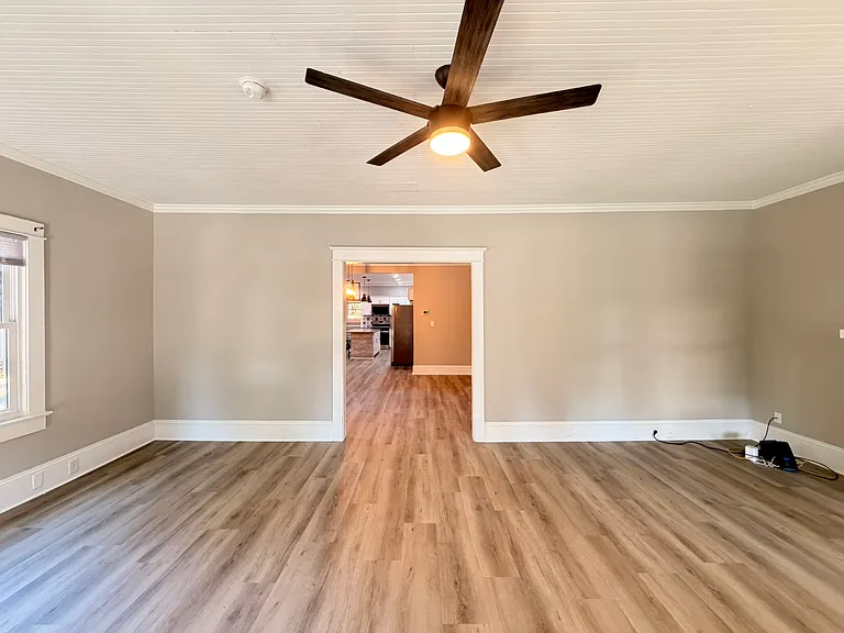 312 N Sumner St — Photo 8