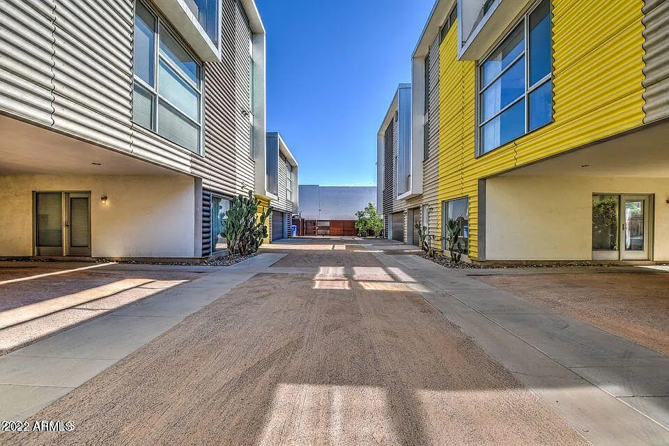 2 bed, 3.0 bath, 2065 sqft, $2,500 — Photo 3