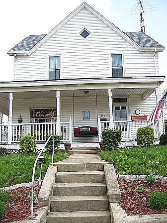 2nd image of 105 E Union St