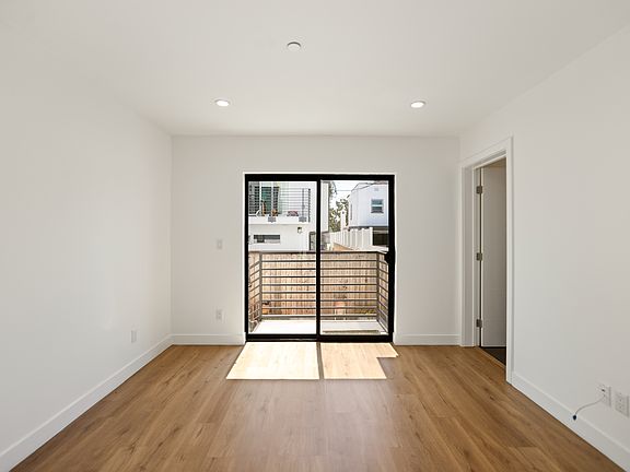 5th image of 1856 S Redondo Blvd #1/2