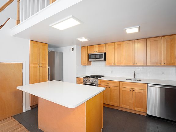 3rd image of 117 E 11th St #4