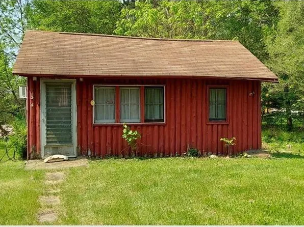 1304 Emerick Dr, Walkerton, IN 46574