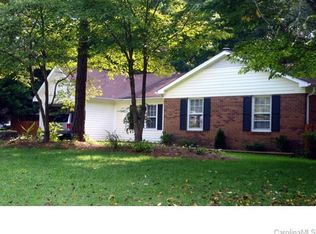 8207 Willowlake Ct, Charlotte, NC 28227