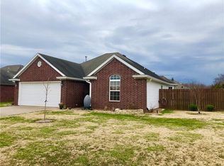 550 Red Bud St, Centerton, AR 72719