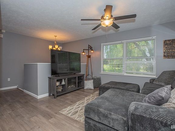 3rd image of 109 S Kensington Dr