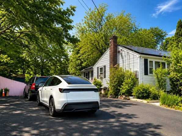 22 Farnham Rd, Stoughton, MA 02072