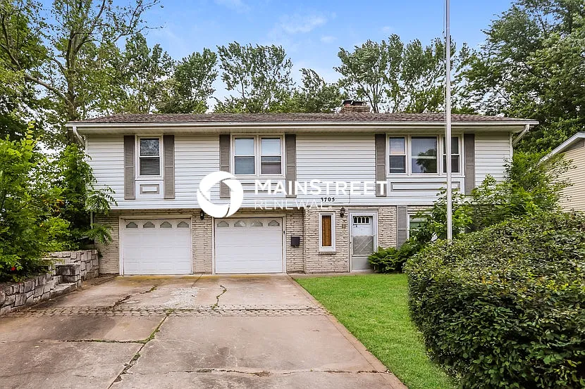 3705 E 113th Ter