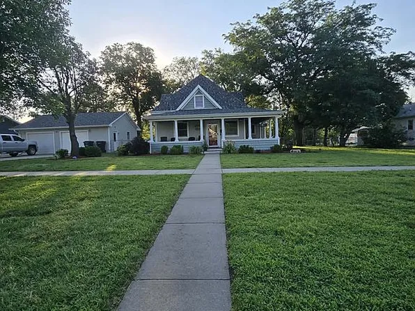 298 4th St, Phillipsburg, KS 67661