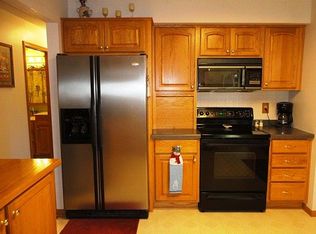 1608 W Cloverdale Dr, Appleton, WI 54914