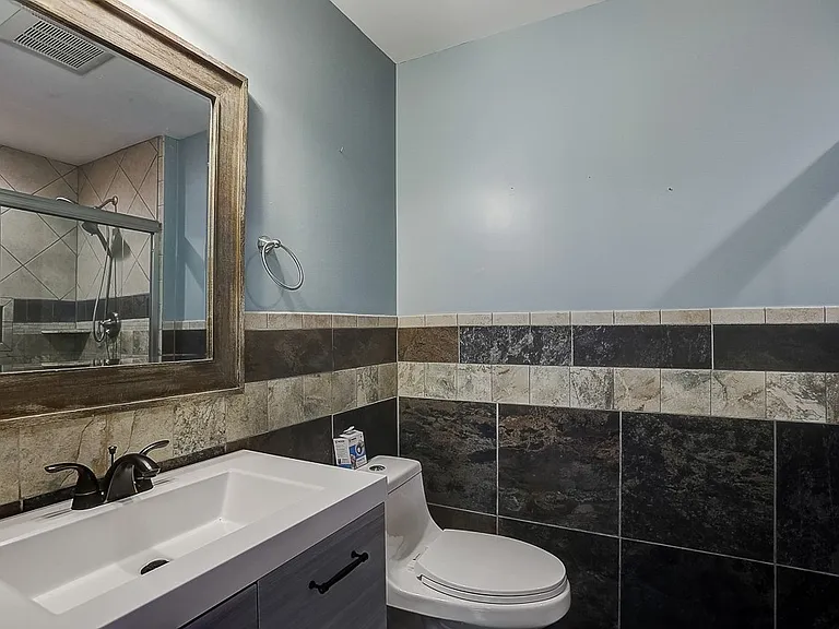 200 Retreat Ct W — Photo 6