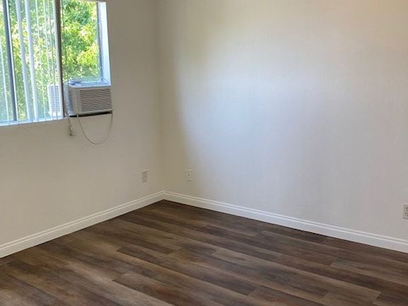 3rd image of 4104 Elm Ave #301