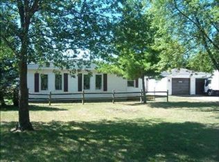 631 Ford Rd, Carleton, MI 48117