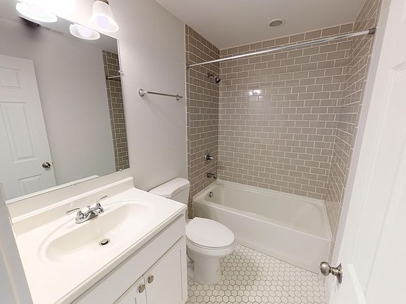 5th image of 717 E McMillan St #2