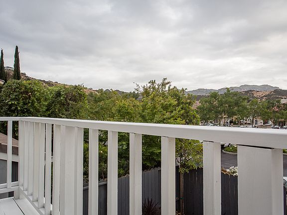 4th image of 32054 Waterside Ln