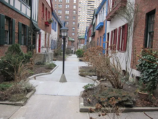 Rented by Chartwell Manhattan Realty | media 28