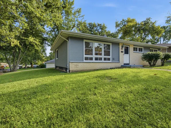 1401 Searle Dr, Normal, IL 61761
