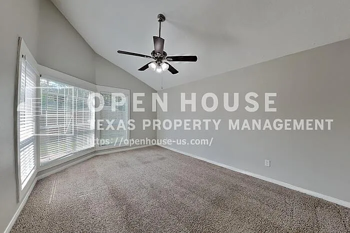 6823 Heather Hollow Dr — Photo 8