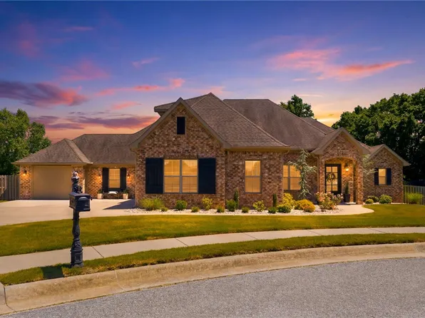 200 Grimsdell Cir, Cave Springs, AR 72718