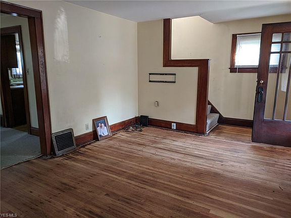 5th image of 803 Wilmot St