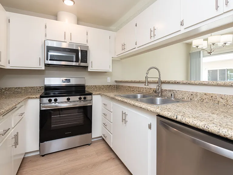 8211 Redlands St #6 — Photo 11