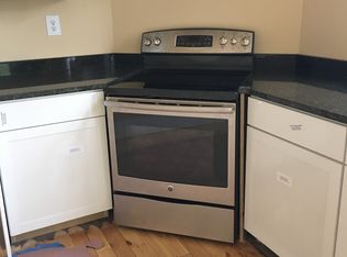 192 Main St, Amesbury, MA 01913
