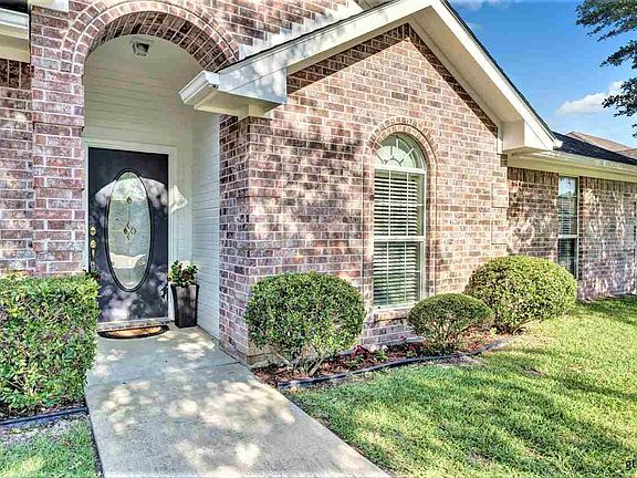 3rd image of 419 Amanda Ct
