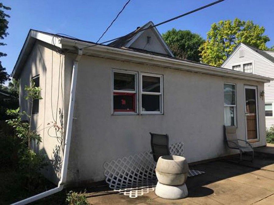 2nd image of 914 S 11th Ave