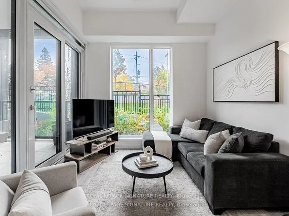 21 Park St E #102, Mississauga, ON L5G 0C2