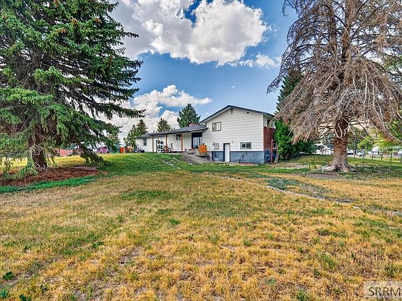 3rd image of 415 Sunset Dr
