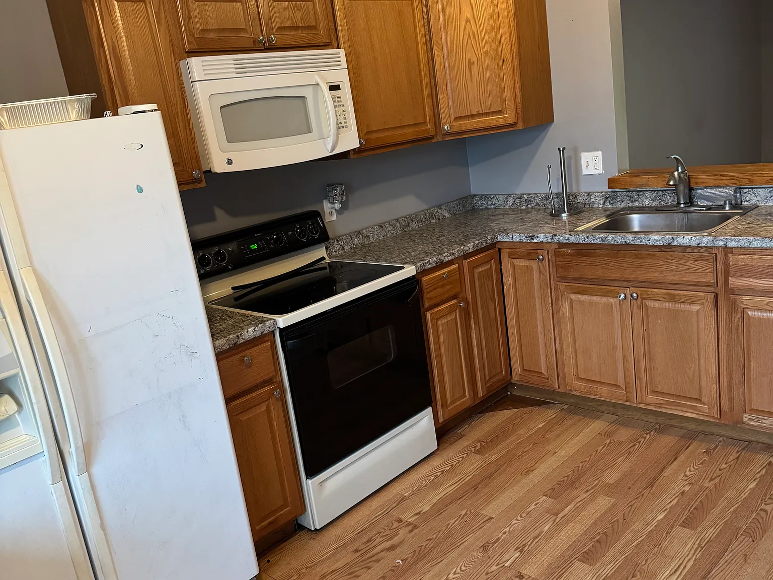 2 bed, 1.0 bath, $1,850 — Photo 2