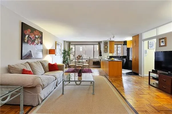 Rented by Hudson Real Estate International LLC | media 13