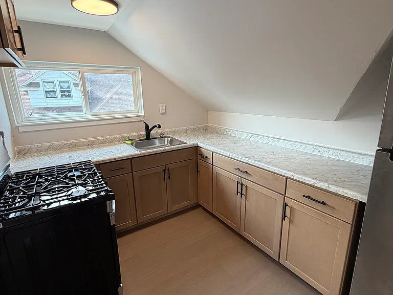 400 E 24th St #2 — Photo 4