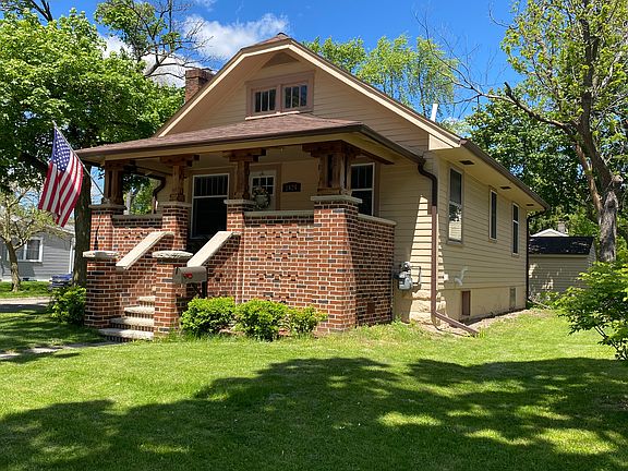 2nd image of 1624 N Genesee Dr