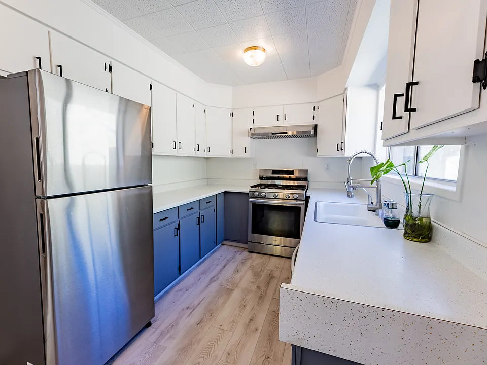 3227 Salton Vista Dr