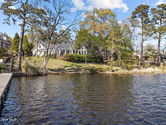 2nd image of 211 Wilson Point Road