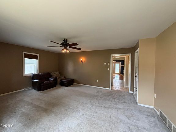 4th image of 218 3rd Ave NW