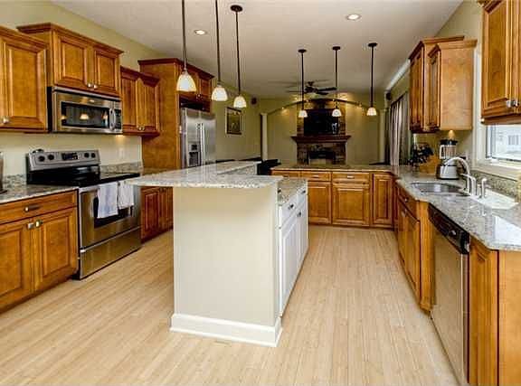 5th image of 350 NE Carefree Ln