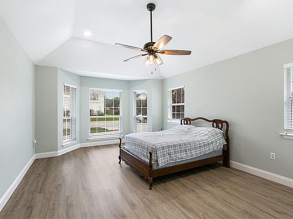 5th image of 602 Willowdale Blvd