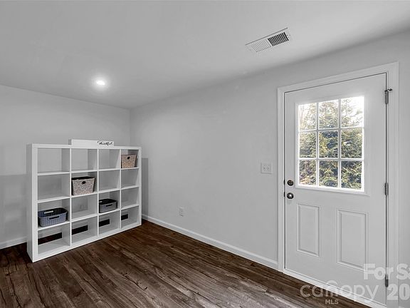 5th image of 910 Taybyn Rd