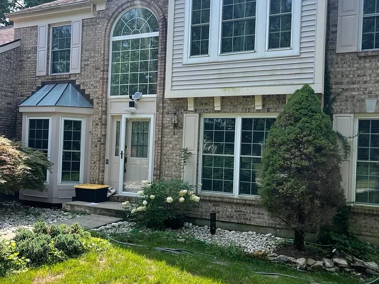 1972 Wedgewood Ln — Photo 3