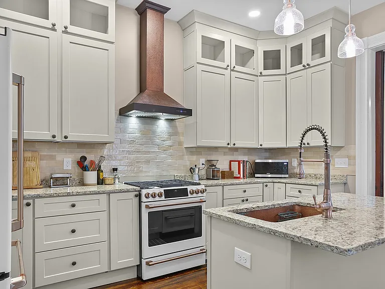 336 Madison Pl — Photo 1