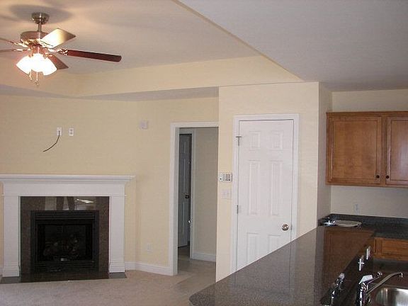 4th image of 253 Oxford Cir