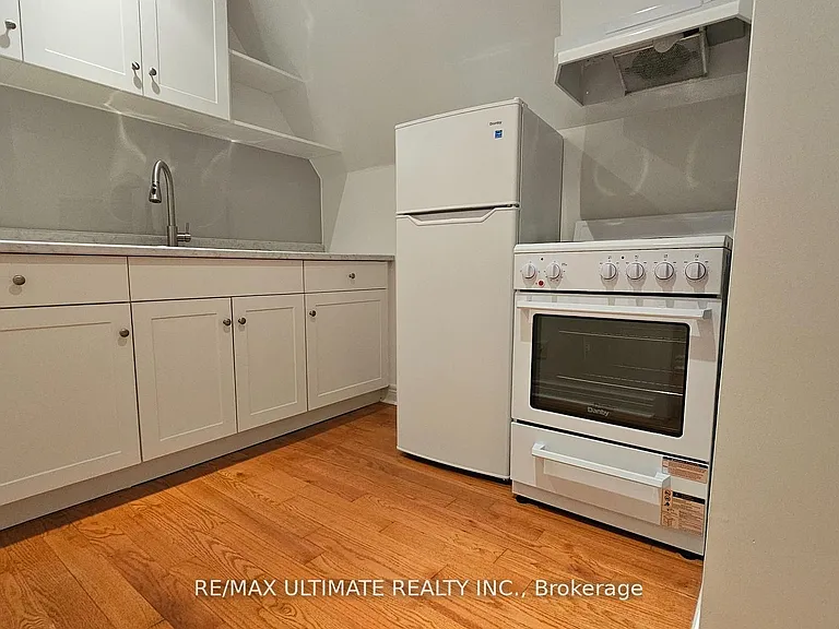 389 Westmoreland Ave N #2 — Photo 4