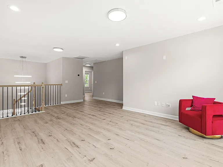 900 Vandalia Dr — Photo 11