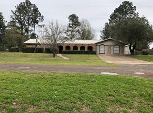221 Redbud St, Jewett, TX 75846
