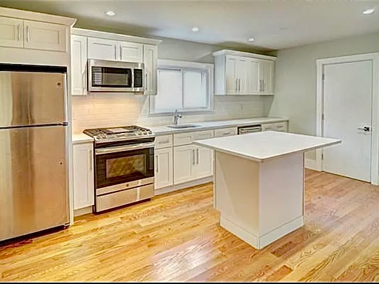 70 Wordsworth St #1 — Photo 2