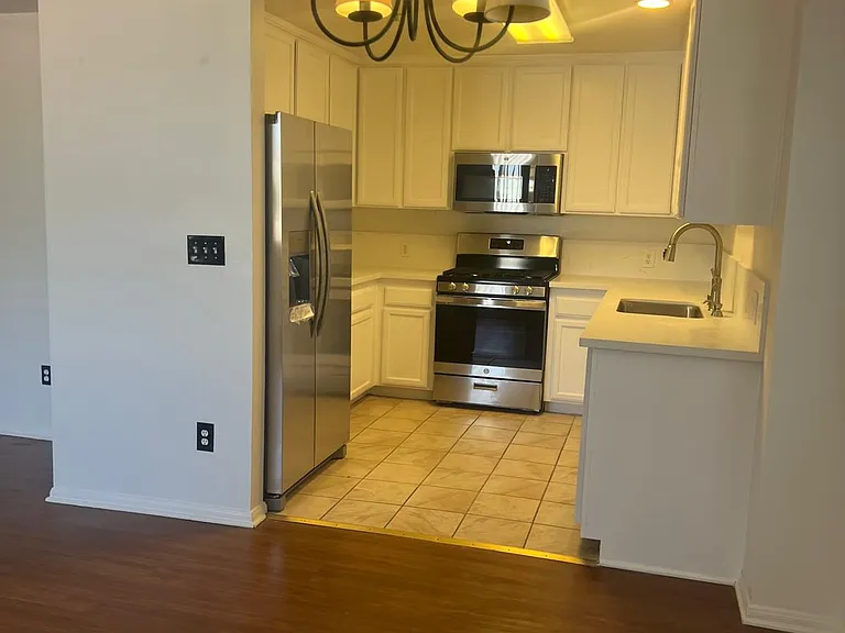 10756 Camarillo St #201 — Photo 25