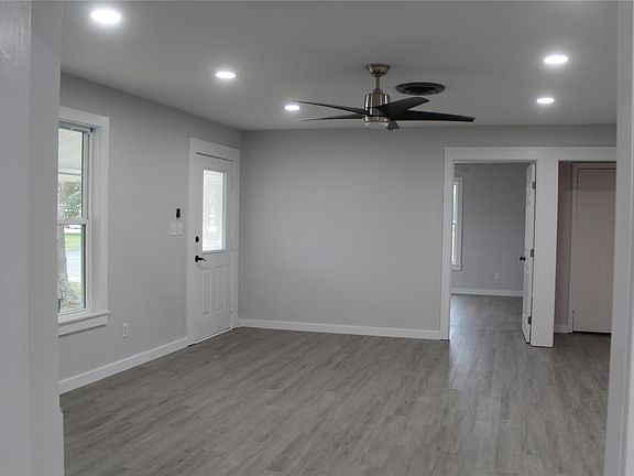 4th image of 807 Depot St