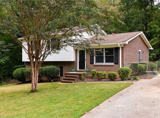 3391 Goslen Dr, Pfafftown, NC 27040