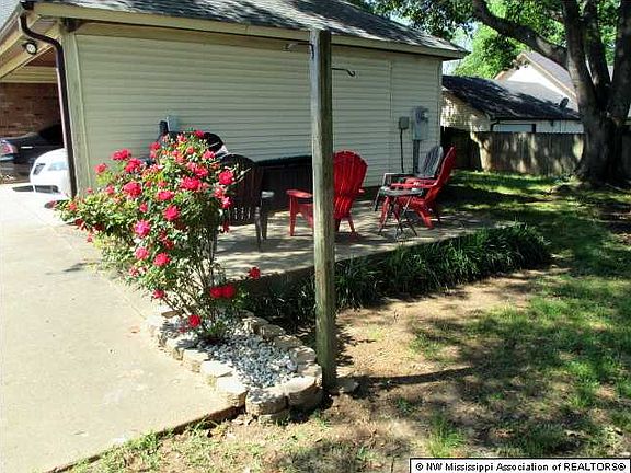 4th image of 638 White Ash Dr